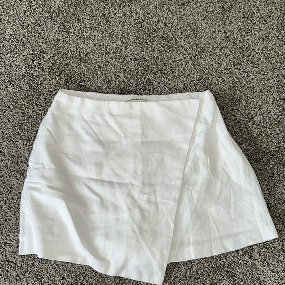 Abercrombie and fitch white skort